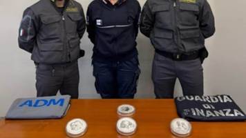 polizei findet in ford mustang 7 kilo seltene, reine silbermünzen