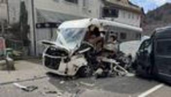 Calw: Mehrere Verletzte nach Wohnmobil-Unfall