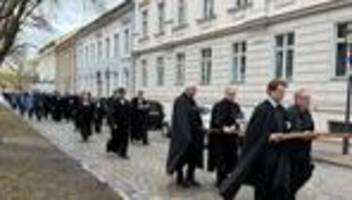 Karfreitag: Schweigeprozession zieht durch Potsdam