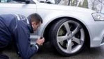 schwerpunkt karfreitag: car-freitag: polizei stellt tuning-autos in stuttgart sicher