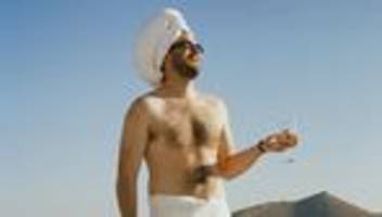 wellnesshotel: beim pool messen wir auch mit dem maßband nach