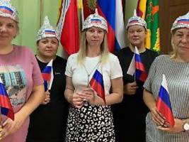 Fake-Befehle, echter Gehorsam: Der Mann, der russische Lehrer als Mitläufer des Faschismus bloßstellt