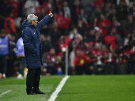 Nach Zusammenbruch und Rücktritt: Ältester Nationaltrainer der Geschichte erleidet Herzinfarkt