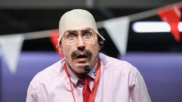 Lars Eidinger als Kleingeist im Autohaus: „Der Geizige“