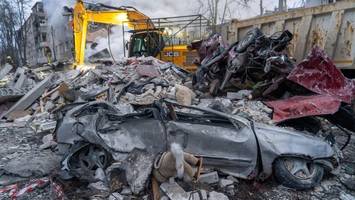 „oster-eskalation“: selenskyj verurteilt angriffe – charkiw unter dauerbeschuss