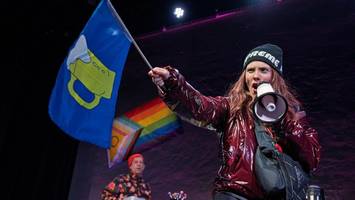 Kabarett Distel: Warum unser Leben einem Amazon-Paket ähnelt