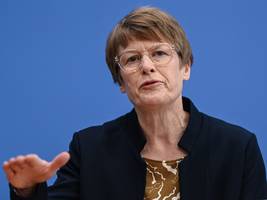 Bundespolitik: Wirtschaftsweise Grimm spricht sich für Tempolimit aus