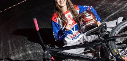 Mia, 15, Freestyle-Profi: Rückwärtssalto auf Rädern
