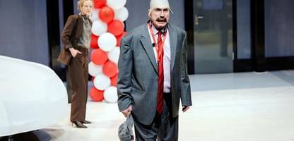 Lars Eidinger macht sich zum Hanswurst – »Der Geizige« in Berlin