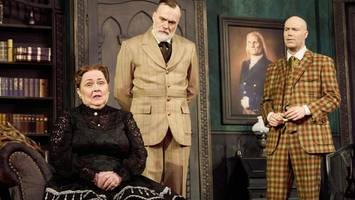 Wolf? Nein danke! „Der Hund von Baskerville“ heult jetzt im Imperial Theater