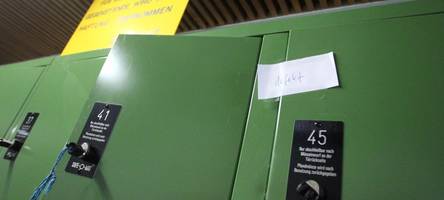 geld und kleidung aus verschlossenem spind gestohlen