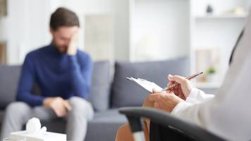 ab april: krankenkassen kürzen leistungen – therapeut schlägt alarm