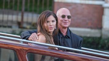 Yacht von Jeff Bezos ist zu groß für den Hafen: Er ruft Hubschrauber und ein U-Boot