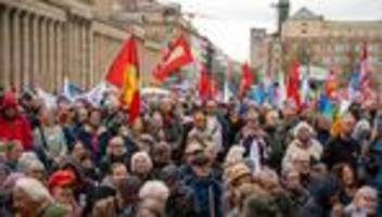Demos gegen Krieg: Tausende fordern Frieden bei Ostermärschen im Südwesten