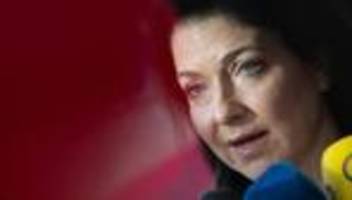 Hohe Spritpreise: Katherina Reiche lehnt neuen Tankrabatt und Tempolimit ab