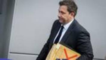 Spritpreise und Inflation: Klingbeil drängt Brüssel zu Übergewinnsteuer für Ölkonzerne