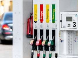 Grüne und Linke für Tempolimit: SPD ruft nach Tank-Preisdeckel nach belgischem Vorbild