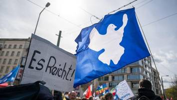 1000 Menschen beim Ostermarsch in Berlin – für Frieden und gegen Aufrüstung