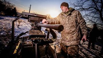 die neuen killermaschinen: ukraine setzt landdrohnen mit maschinengewehr ein