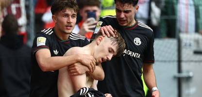 Fußball-Bundesliga: Lennart Karl rettet Bayern-Sieg in der Nachspielzeit, VfL Wolfsburg geht nach Führung in Leverkusen unter