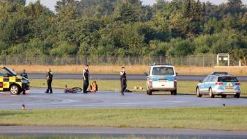 blockade am flughafen hamburg: „wir kommen hier nicht mehr raus“