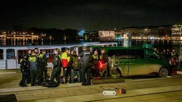 Nach Wolfsangriff in Hamburg – Mahnwache für Tier am Jungfernstieg