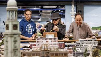 Sonderzug in Hamburg: Udo Lindenberg mit Panik-Express im Miniatur Wunderland