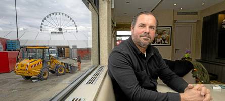 Groß werden auf dem Rummel heißt: „Zuckerwatte essen, bis man Bauchschmerzen bekommt“