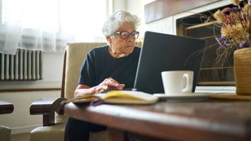 rentnerin helga (79) muss mit 410 euro im monat leben: man findet sich damit ab