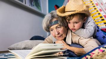eine gruppe profitiert besonders: großeltern, die viel zeit mit enkelkindern verbringen, bleiben länger fit