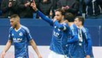 2. Fußball-Bundesliga: Sieg auch ohne Dzeko und Katic: Schalke hält Tabellenführung