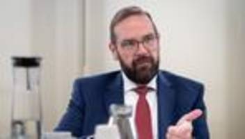 Schulen: Keine Denkverbote: Minister sucht Lösung für Lehrermangel