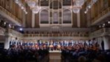 Studie: Die Farbe eines Konzertsaals verändert die Klangwahrnehmung