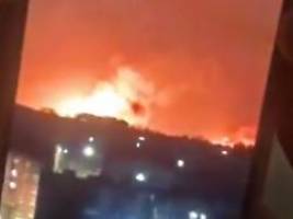 Auch Kraftwerk beschädigt: Ukrainischer Angriff setzt russische Ölraffinerie in Brand