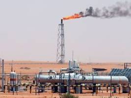 experten skeptisch: opec+ beschließt höhere förderquoten