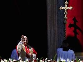 Urbi et Orbi: Papst Leo XIV. mahnt zu Frieden und spendet Oster-Segen