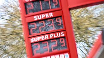 neue mittagsabzocke: punkt 12 beginnt die preis-show an der zapfsäule