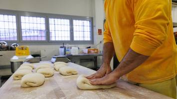 Brote, Bänke, blanke Flure: Diese Jobs sollen Häftlinge fit für „draußen“ machen