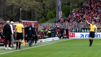 „Gab ein paar Gestiken ...“: Darum sah St. Paulis Co-Trainer die Rote Karte