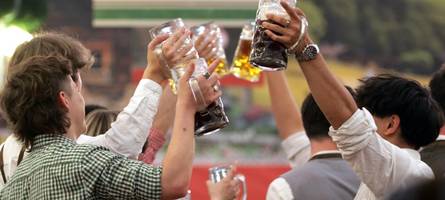 Vor 20 Jahren kostete die Maß auf dem Augsburger Plärrer noch 5,60 Euro – wie ist es beim Osterplärrer?