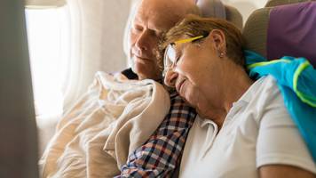 Ältere Paare im Flugzeug: Studie sieht Sicherheitsrisiko und empfiehlt getrennte Sitzplätze