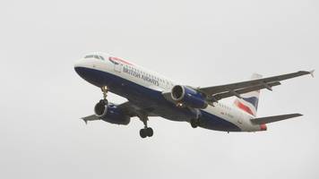 Airline lässt Passagiere 2 Tage auf eiskalter Insel ohne Gepäck zurück