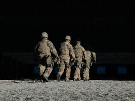 Wehrpflichtgesetz: Einfach für ein Jahr ins Ausland? In der Theorie schwierig