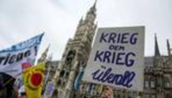 Demonstrationen: Ostermärsche in Bayern: Hunderte demonstrieren für Frieden