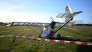 Direkt nach dem Start: Leichtflugzeug stürzt ab - Pilot tödlich verletzt