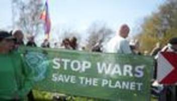 Friedensbewegung: Polizei: Gut 250 Menschen bei Demo in Büchel für Frieden