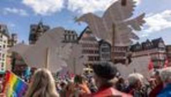 friedensbewegung: rund 1.400 teilnehmer bei ostermarsch-abschluss in frankfurt