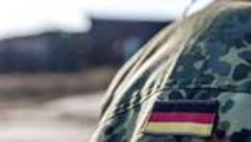Genehmigung für lange Reisen: Neue Bundeswehr-Regel: Politik für pragmatische Lösung