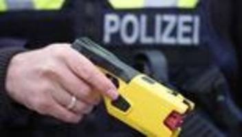 Kriminalität: Mit Elektroschocker: Polizei nimmt Betrunkenen fest