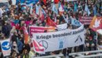 Ostermarsch 2026: Hamburger demonstrieren gegen Krieg und Aufrüstung